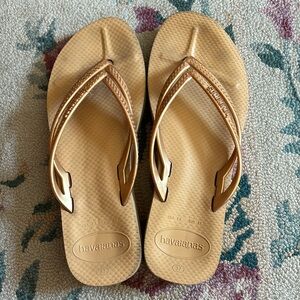 Havanianas Wedge Flip Flops Gold Women’s Sz 7